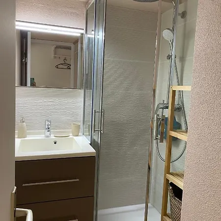 Bel Acces Direct Mer; L'almanarre, Apartment