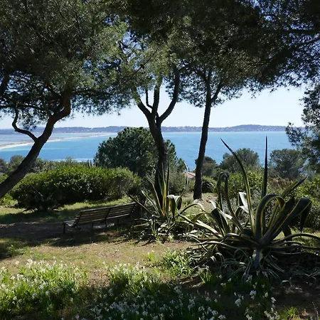 Apartment Bel Acces Direct Mer; L'almanarre,