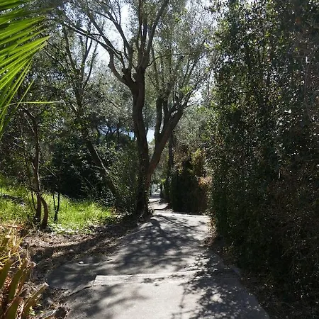 Bel Acces Direct Mer; L'almanarre, Apartment