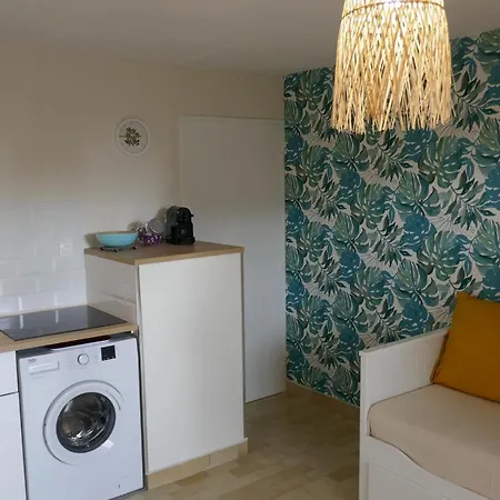 Bel Acces Direct Mer; L'almanarre, Apartment