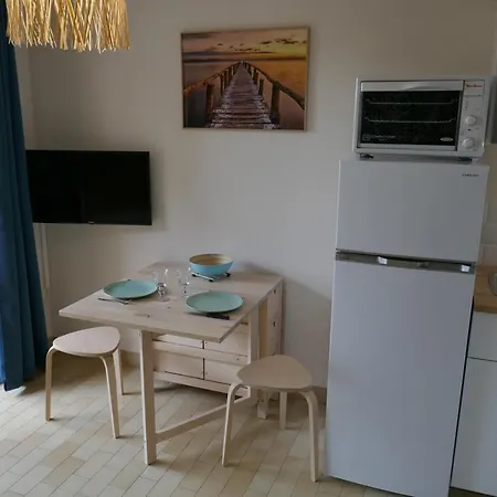 Apartment Bel Acces Direct Mer; L'almanarre, *