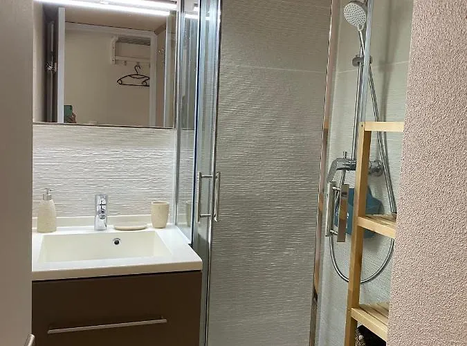 Bel Acces Direct Mer; L'almanarre, Apartment